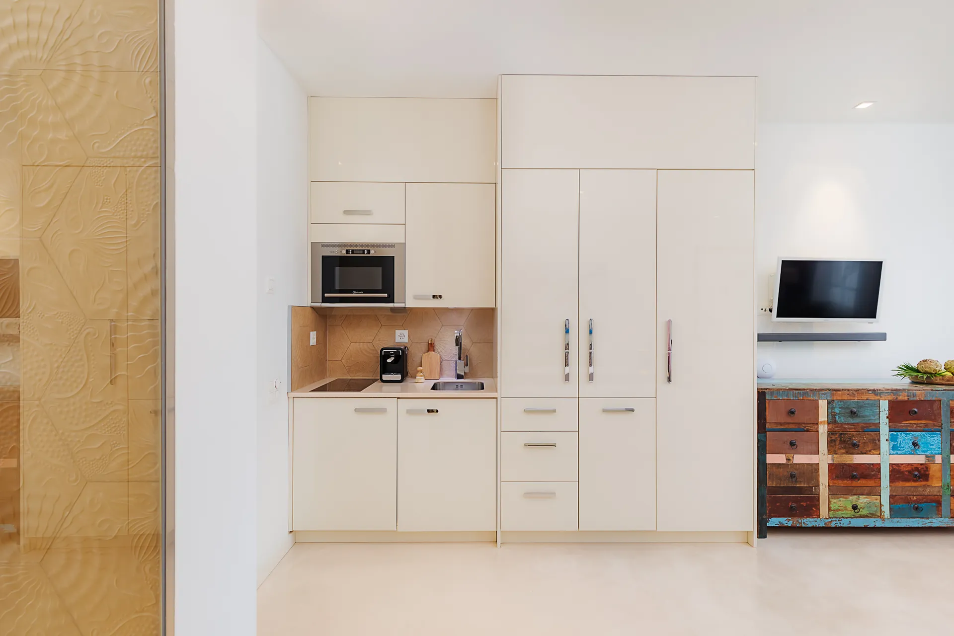 Studio Senior, Kitchenette