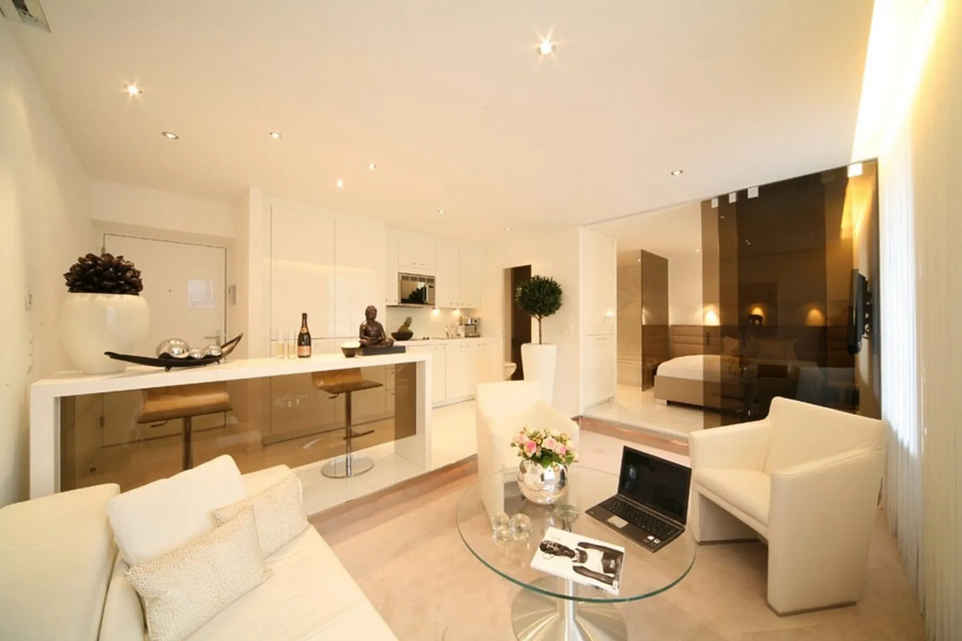 One Bedroom Senior, Kitchenette