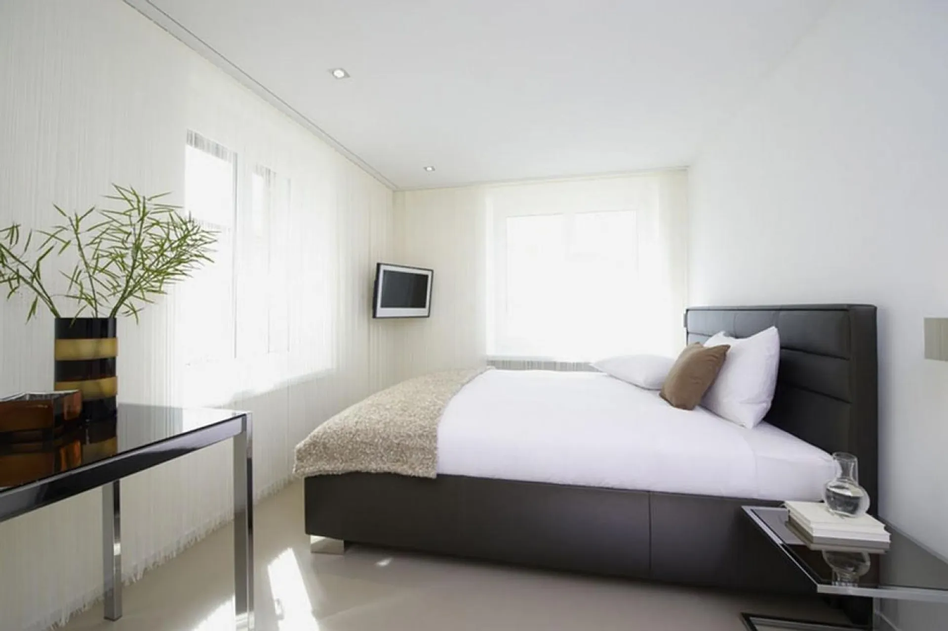 1 Bedroom Apartment Mini