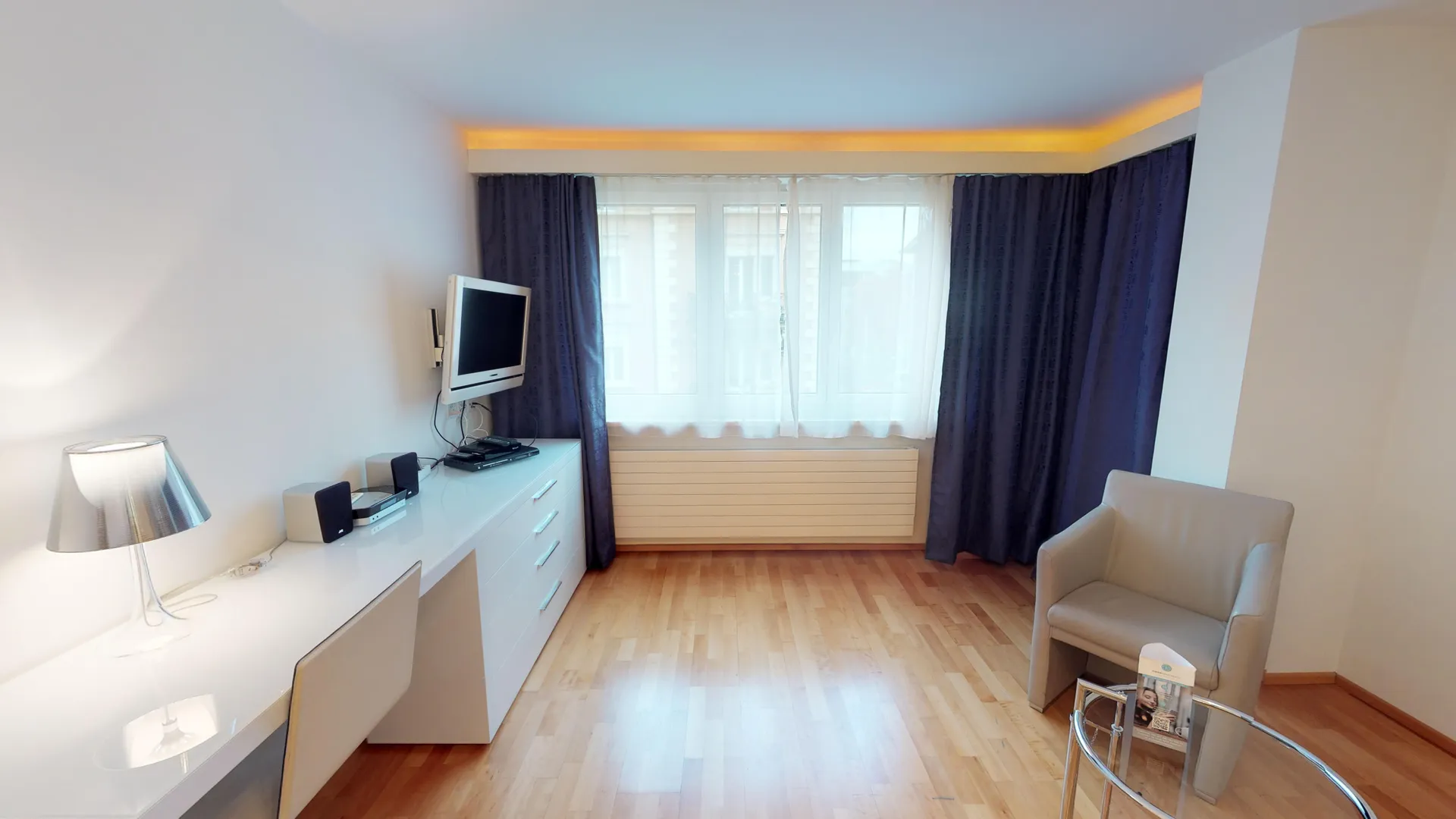 Studio Senior, Kitchenette