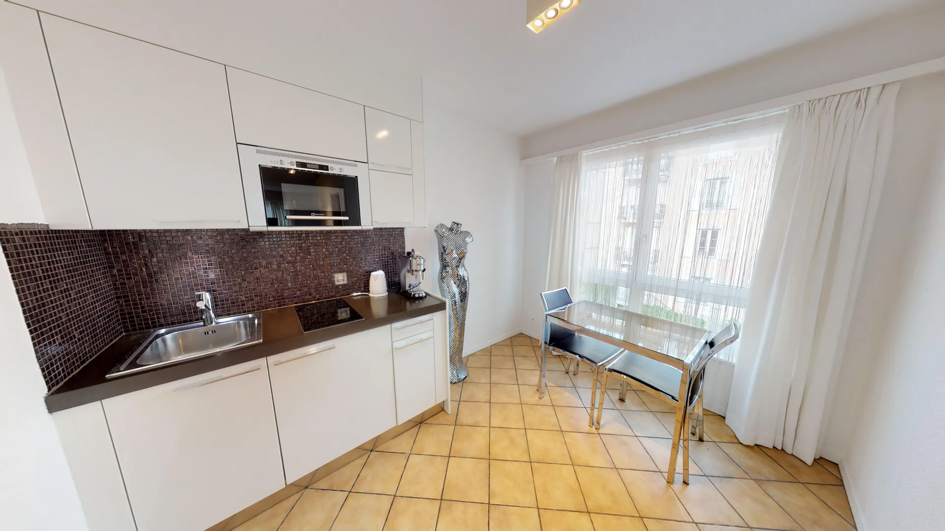 Studio Senior, Kitchenette