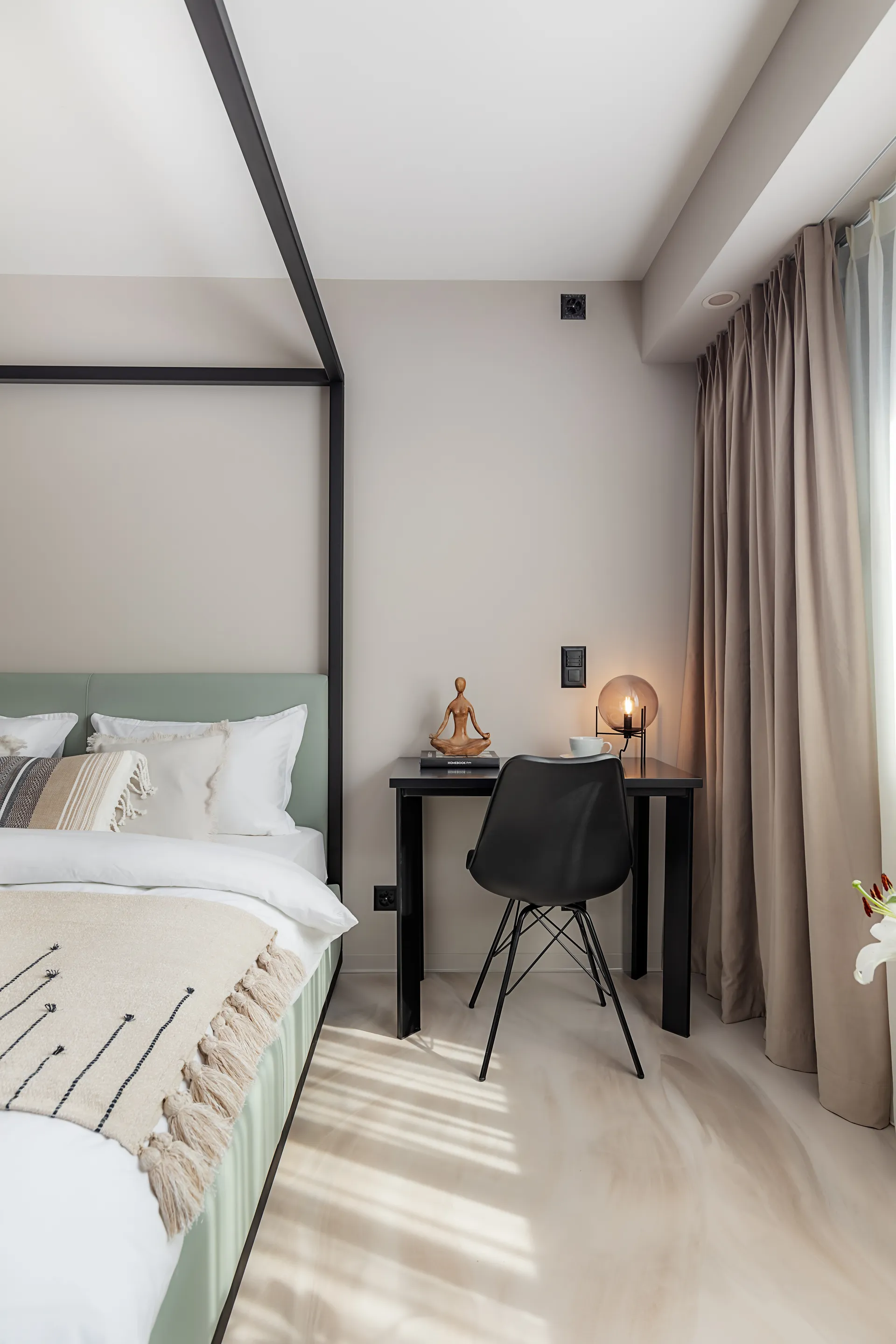 One Bedroom Senior, Kitchenette