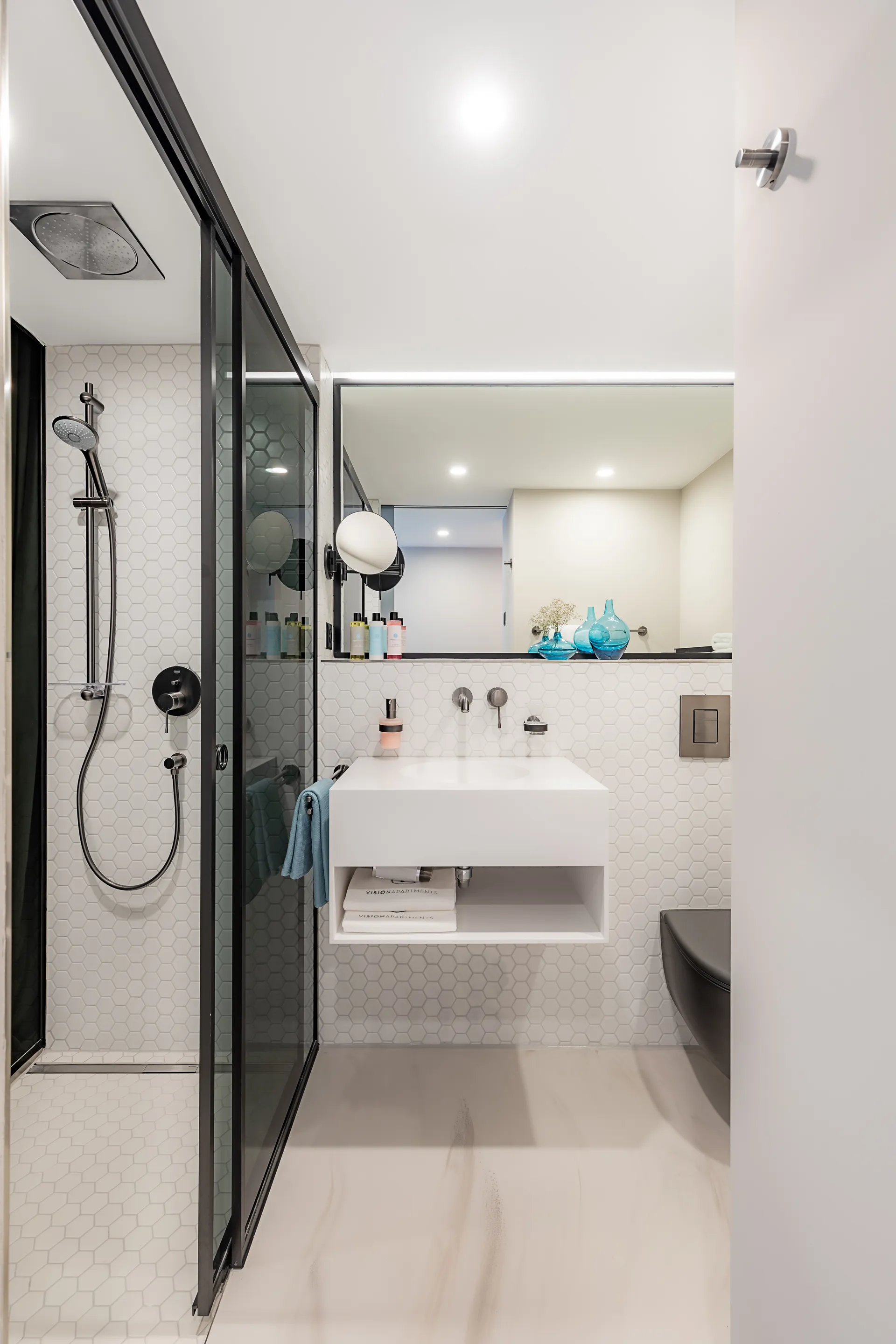 One Bedroom Senior, Kitchenette