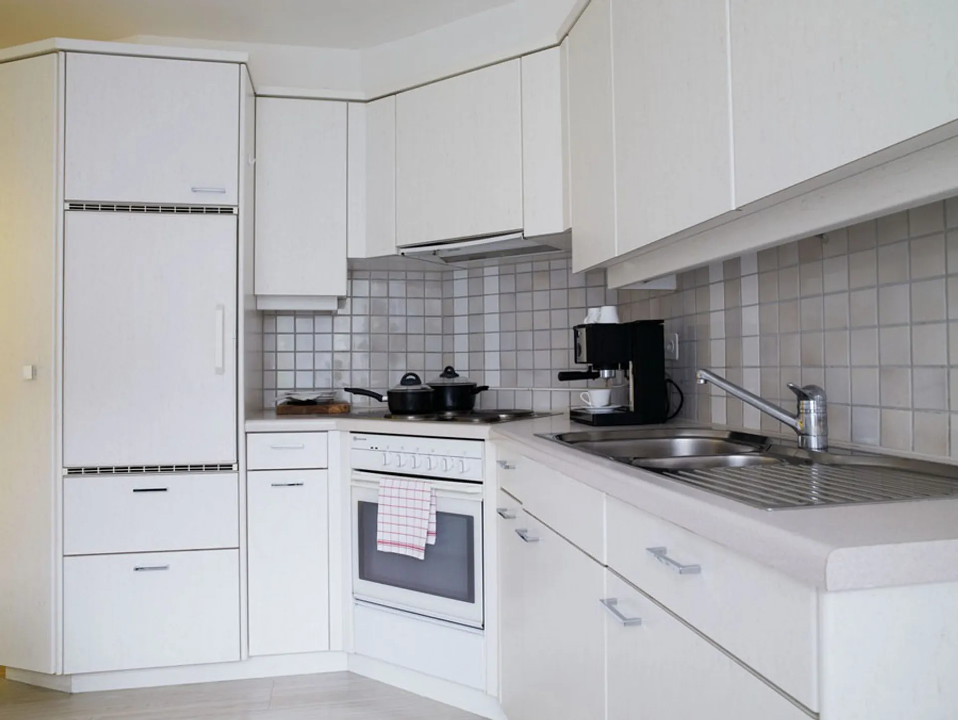 Two Bedroom Mini, Kitchenette