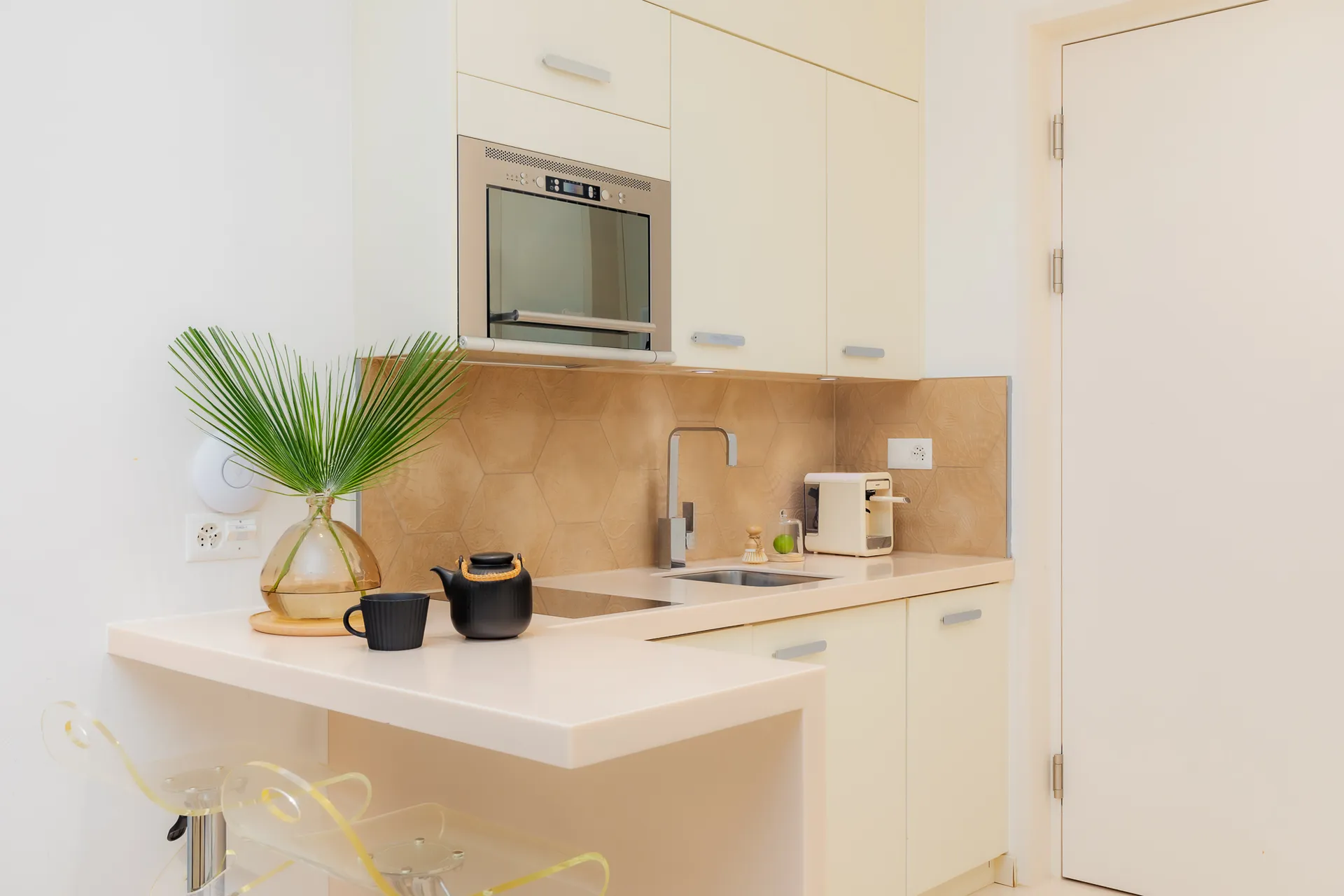 One Bedroom Senior, Kitchenette