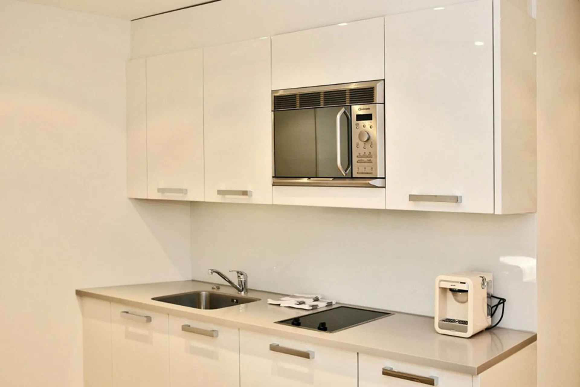 One Bedroom Senior, Kitchenette